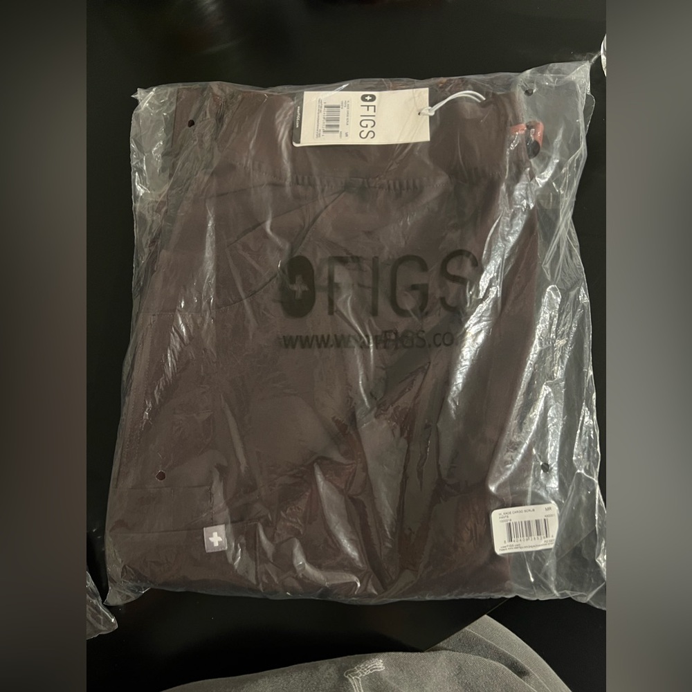 NWT FIGS Espresso Kade cargo scrub pants